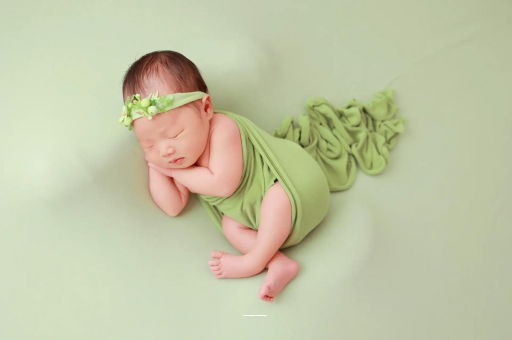 伊春宝宝拍嗝吐奶