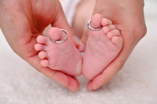 伊春宝宝脸上长黑点